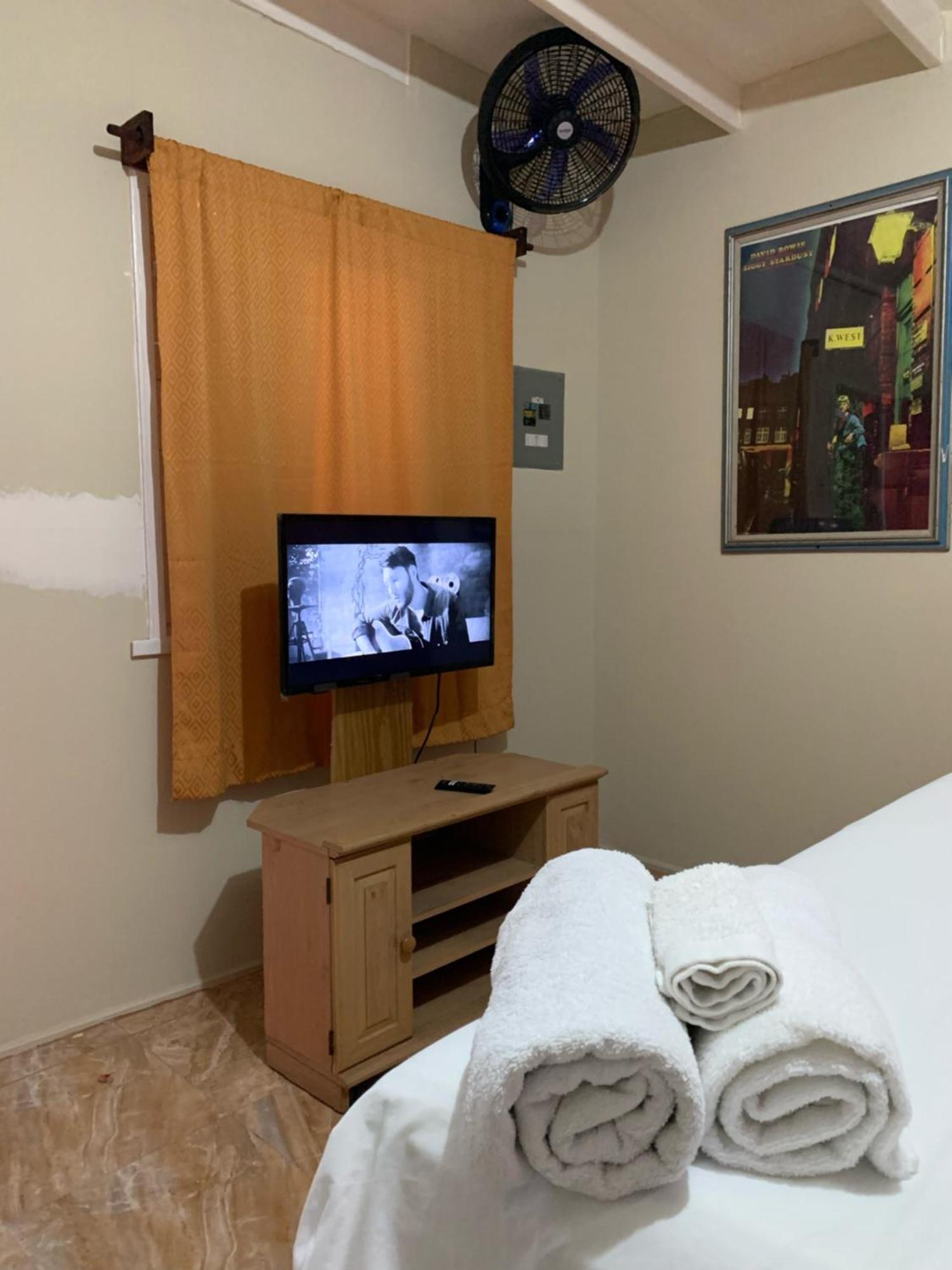Kingsworth Bed And Breakfast Kingston Esterno foto