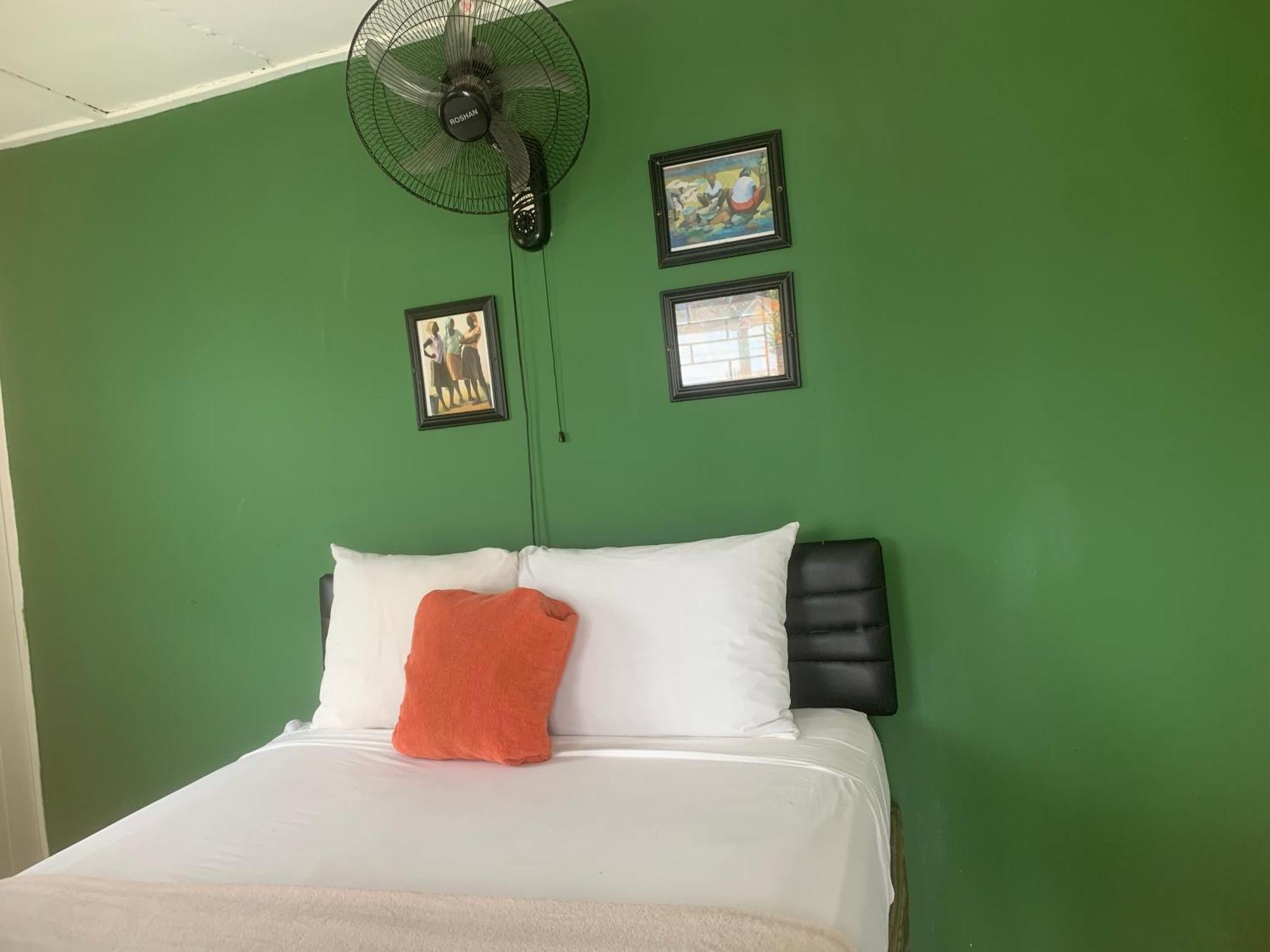 Kingsworth Bed And Breakfast Kingston Esterno foto